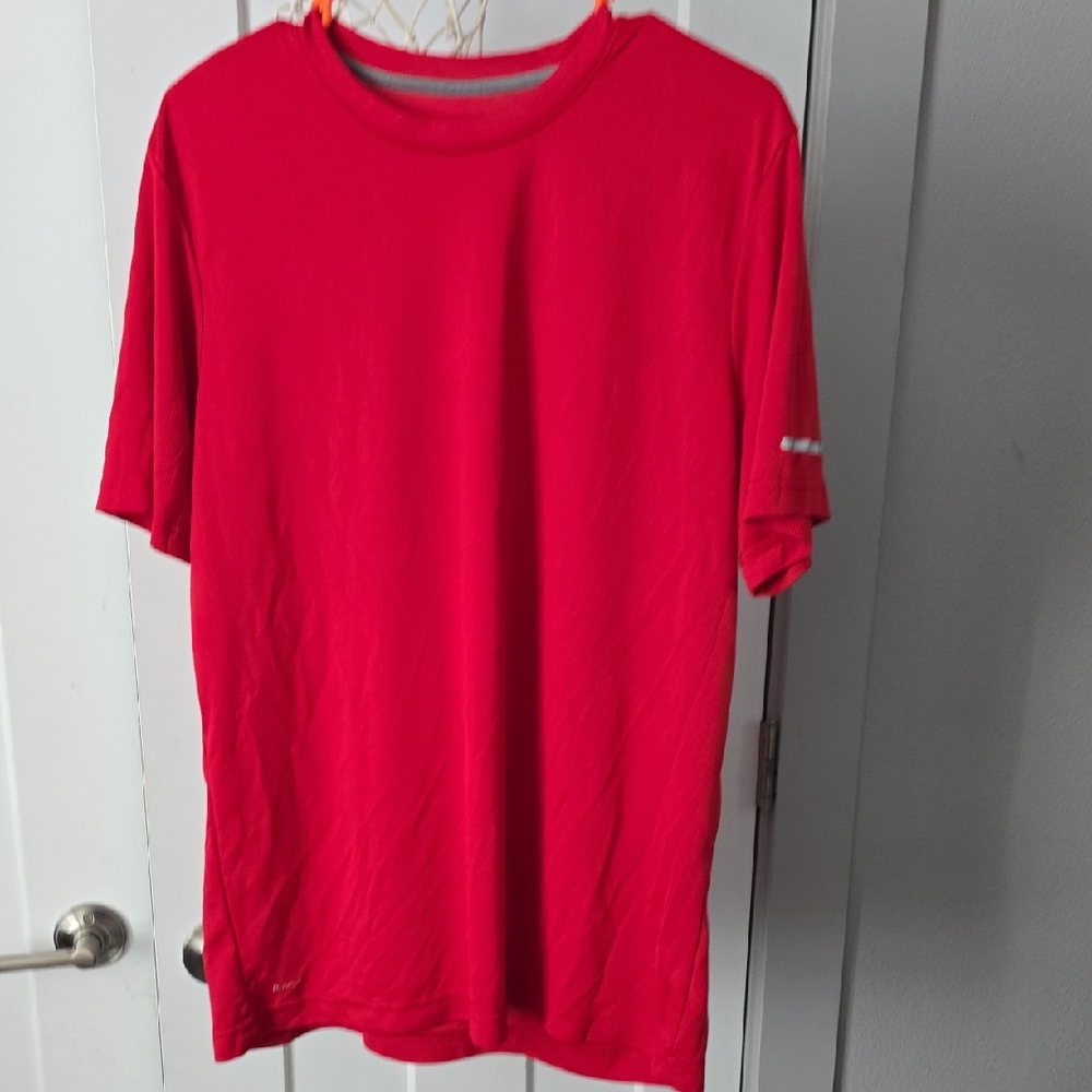 Red Performane Men's T-Shirt